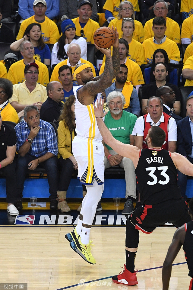 考辛斯三分出手