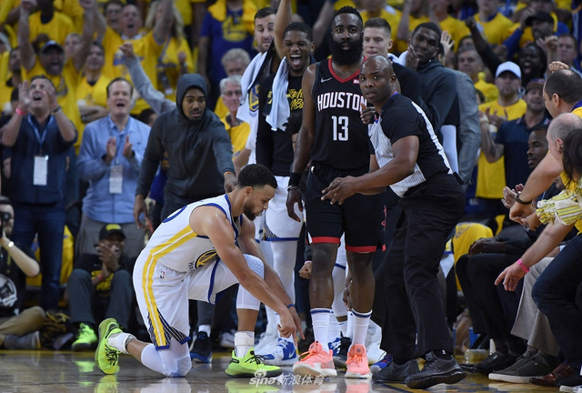 库里说哈登踩线