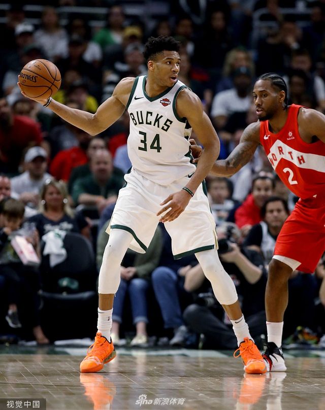 字母哥持球单打莱昂纳德