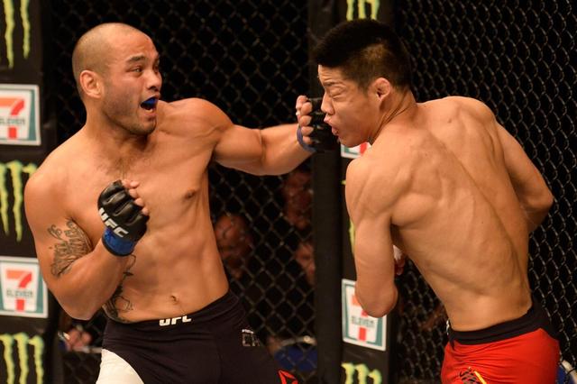 直击李景亮UFC新加坡赛三连胜
