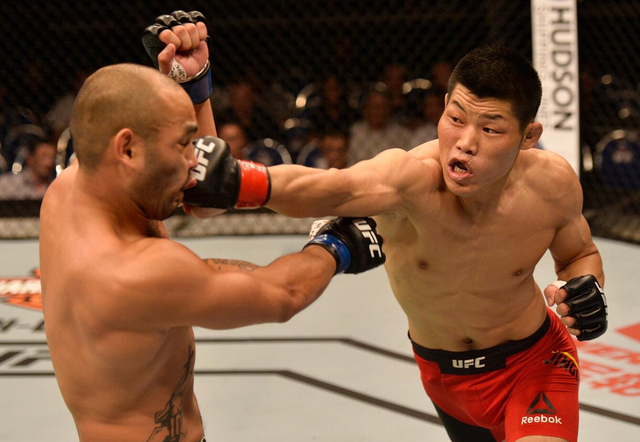 直击李景亮UFC新加坡赛三连胜