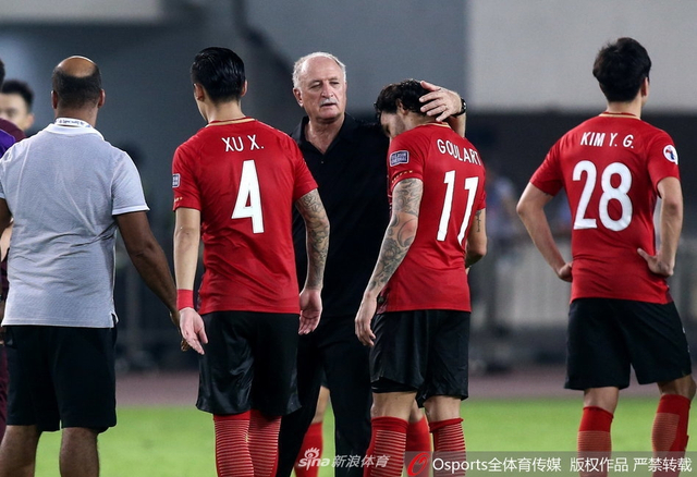 斯科拉里安慰高拉特