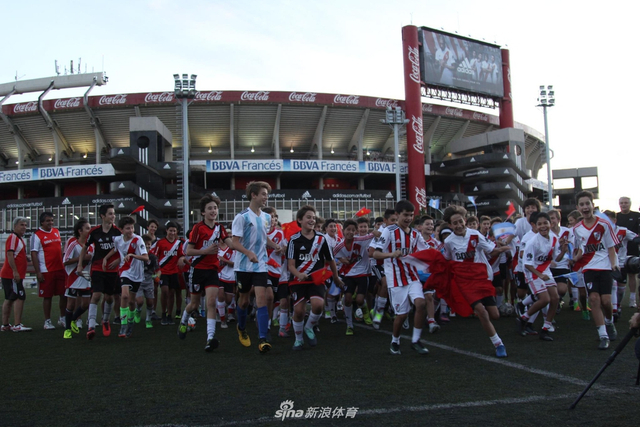 河床俱乐部首次走进中国