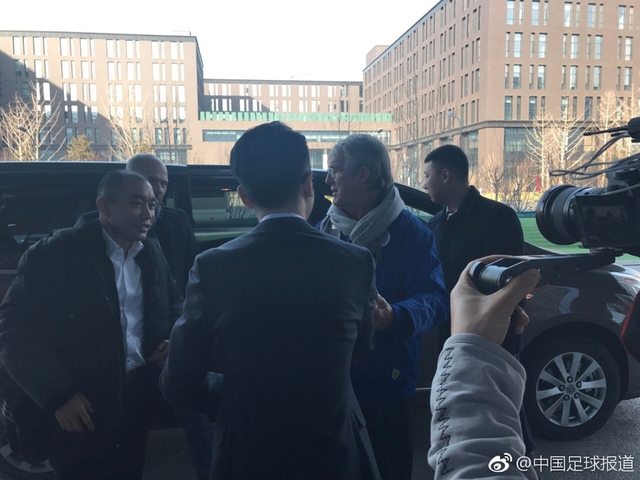 卡塔尔足球大使米卢造访新浪总部