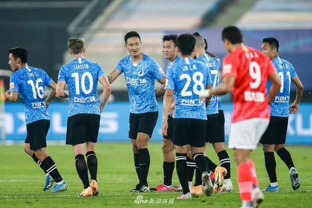 王耀鹏庆祝进球