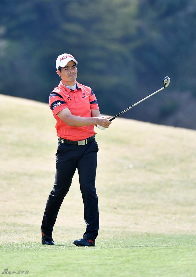 梁文冲观察落点