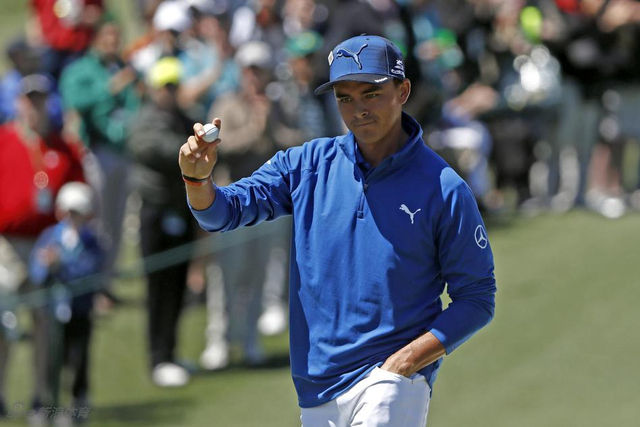 福勒与球迷致意