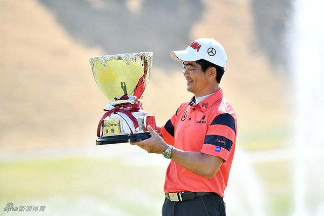 得来不易的冠军奖杯