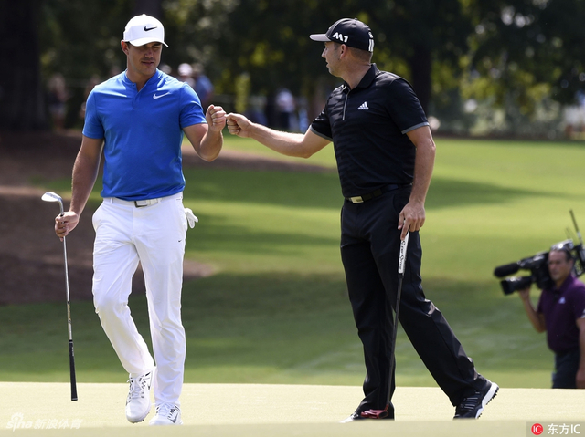 加西亚与科普卡撞拳