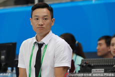 杨威担当全运会裁判型男范儿十足