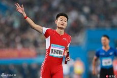 男子百米接力张培萌夺冠圆满谢幕