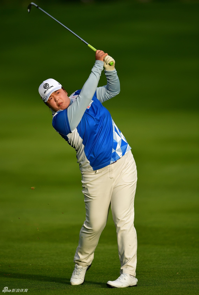 冯珊珊交出68杆