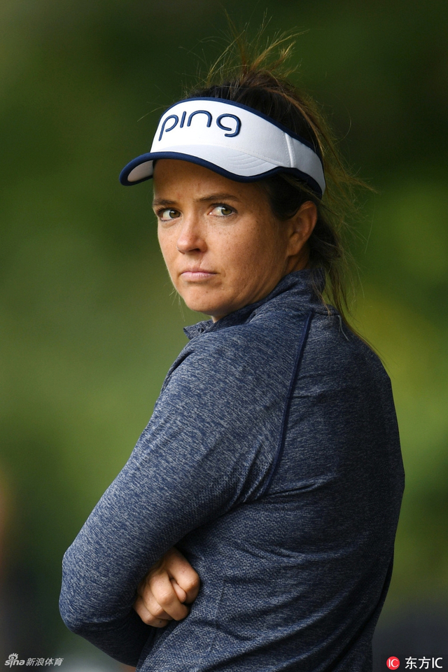 乔安娜-克拉坦回眸似大片