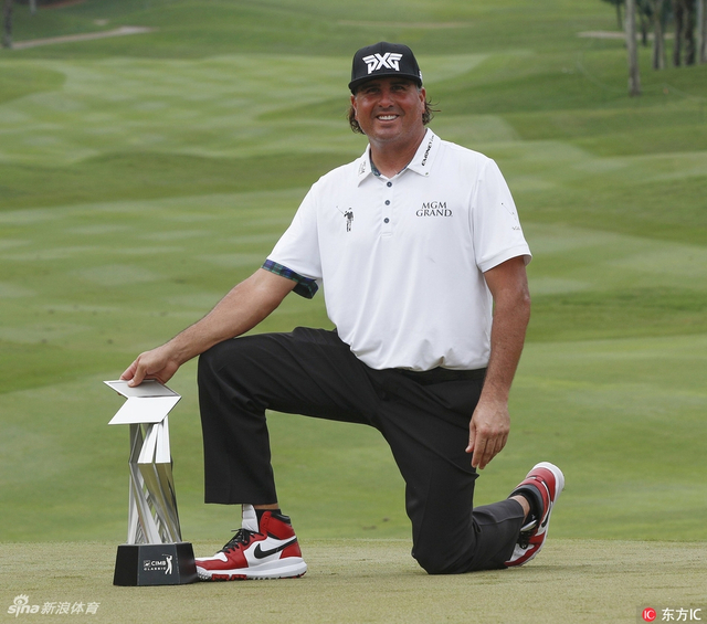 佩雷兹霸气夺冠