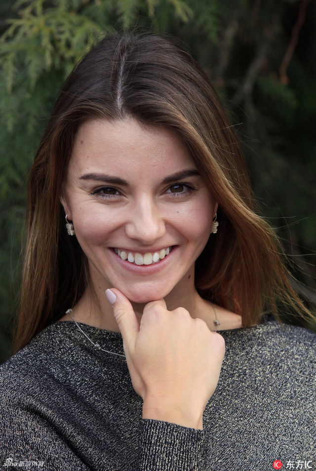 捷克高尔夫美女斯皮尔科娃写真