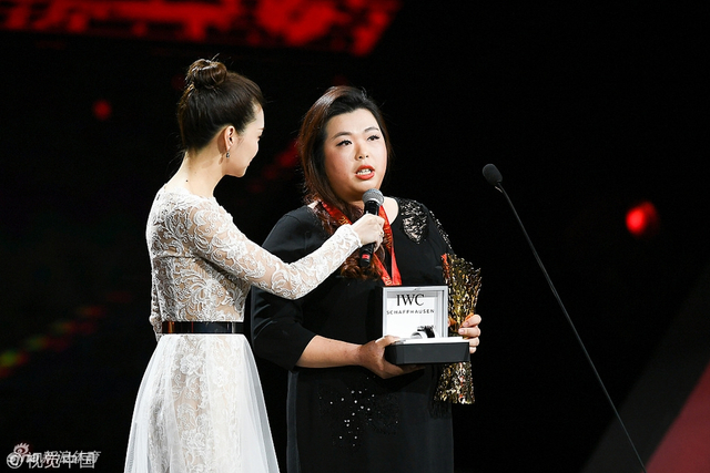 冯珊珊与主持人