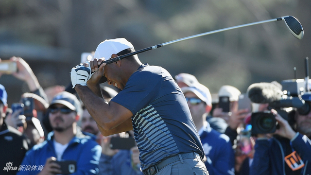 伍兹对开球不满