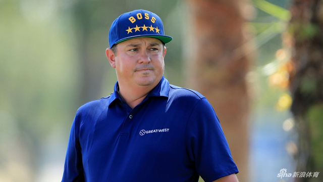 杜夫纳“老板”帽子致敬同组伍兹