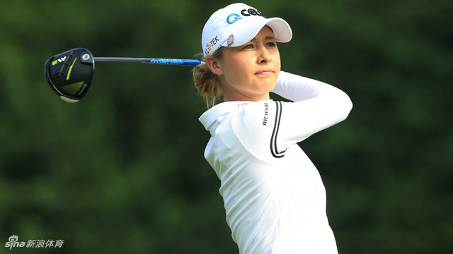 内莉-科达跃居领先