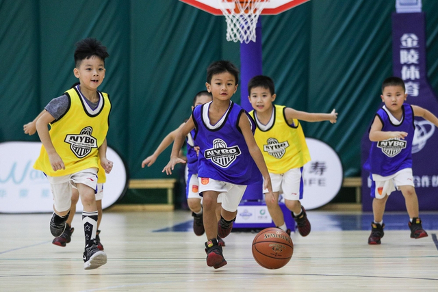 星耀未来青少年篮球公开赛打响 姚明助阵