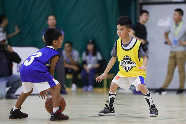 星耀未来青少年篮球公开赛打响 姚明助阵