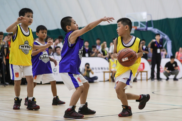 星耀未来青少年篮球公开赛打响 姚明助阵