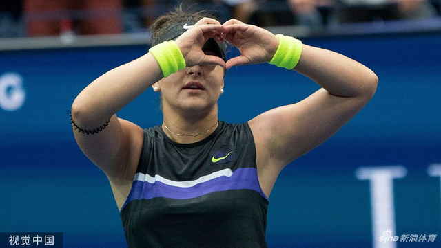 美网女单决赛颁奖00后夺冠