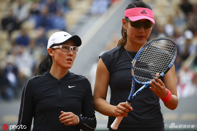 法网决赛段莹莹/郑赛赛获亚军