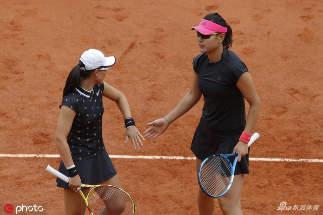 法网决赛段莹莹/郑赛赛获亚军