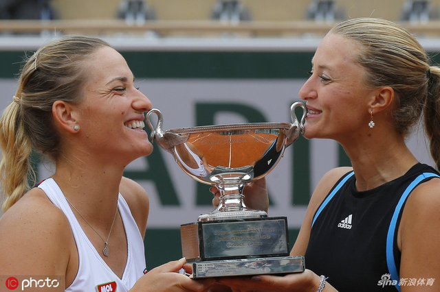 法网决赛段莹莹/郑赛赛获亚军