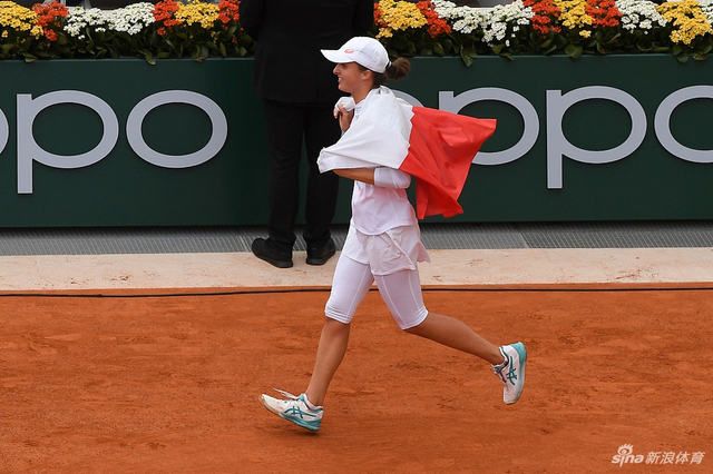 法网颁奖|斯维亚泰克首夺大满贯