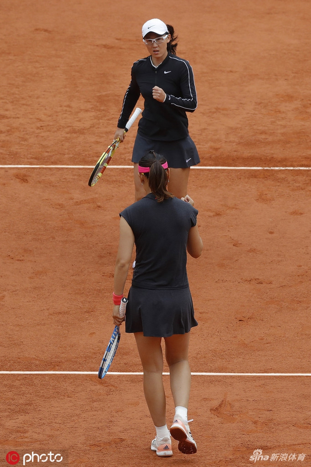 法网决赛段莹莹/郑赛赛获亚军