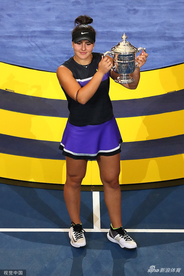 美网女单决赛颁奖00后夺冠