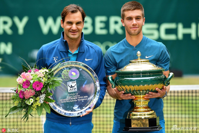 哈雷赛决赛费德勒1-2丘里奇