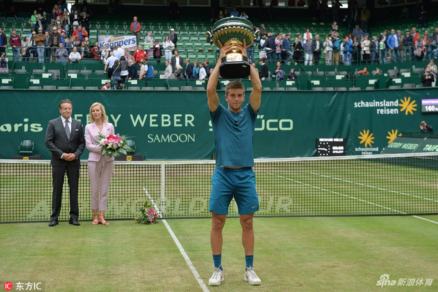 哈雷赛决赛费德勒1-2丘里奇