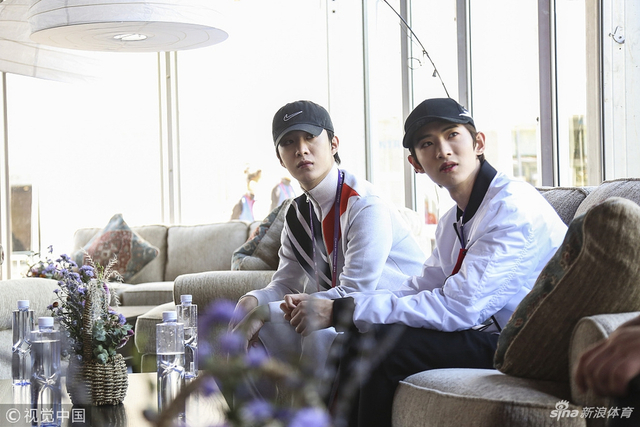 范丞丞地铁绿色出行现身中网