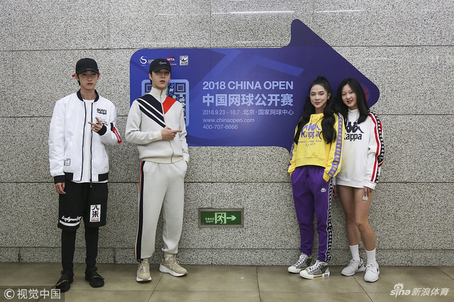 范丞丞地铁绿色出行现身中网