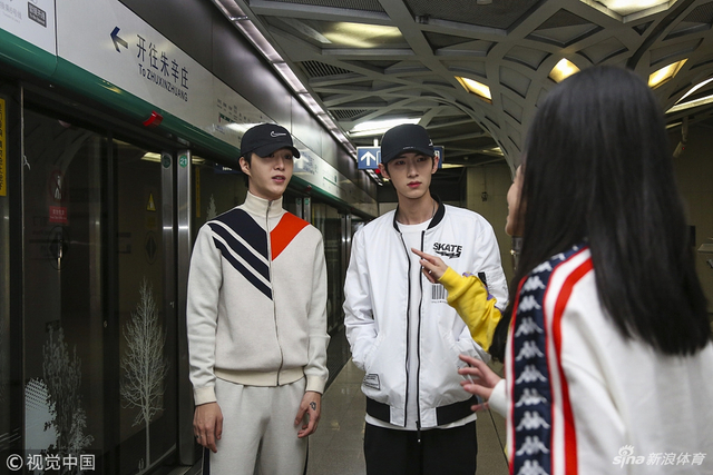 范丞丞地铁绿色出行现身中网