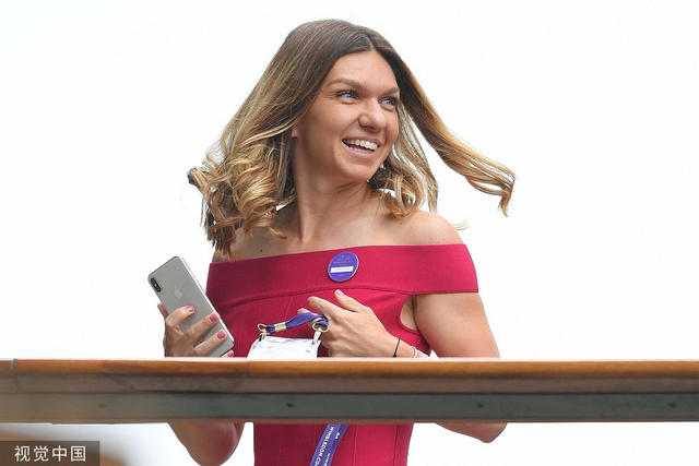 温网哈勒普携奖杯拍写真_新浪图片