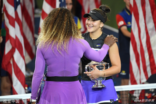 美网女单决赛颁奖00后夺冠