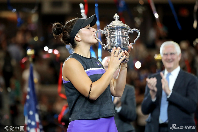 美网女单决赛颁奖00后夺冠