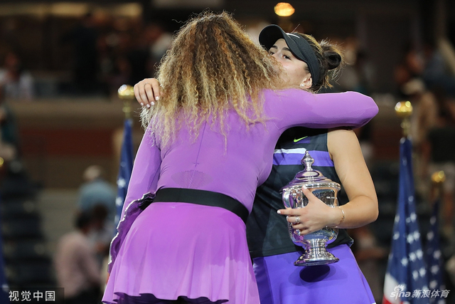美网女单决赛颁奖00后夺冠