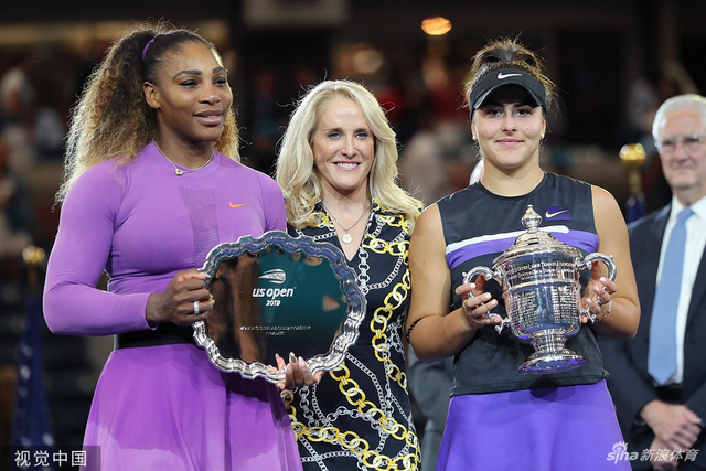 美网女单决赛颁奖00后夺冠