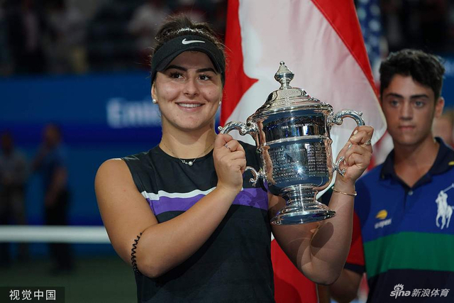 美网女单决赛颁奖00后夺冠