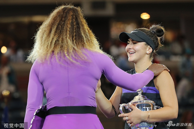 美网女单决赛颁奖00后夺冠