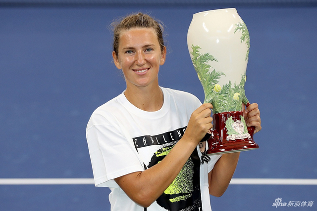 辛辛那提赛阿扎伦卡不战而胜夺冠