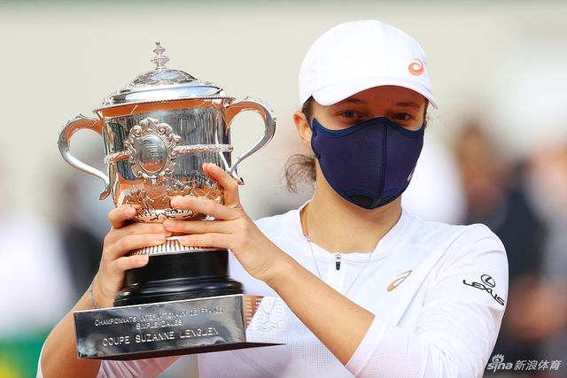 法网颁奖|斯维亚泰克首夺大满贯