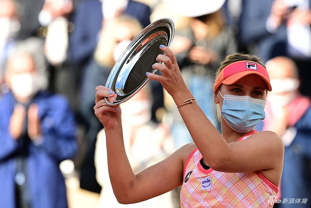 法网颁奖|斯维亚泰克首夺大满贯