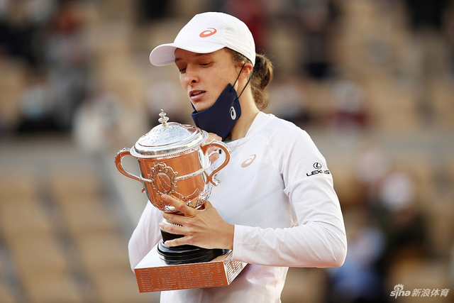 法网颁奖|斯维亚泰克首夺大满贯