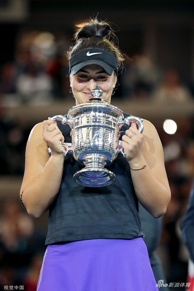 美网女单决赛颁奖00后夺冠